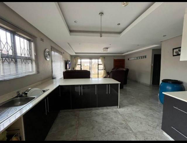 3 BEDROOM HOUSE FOR SALE IN UMLAZI G